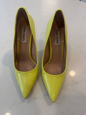 Steve Madden Neon Yellow Patent Pointed Pumps